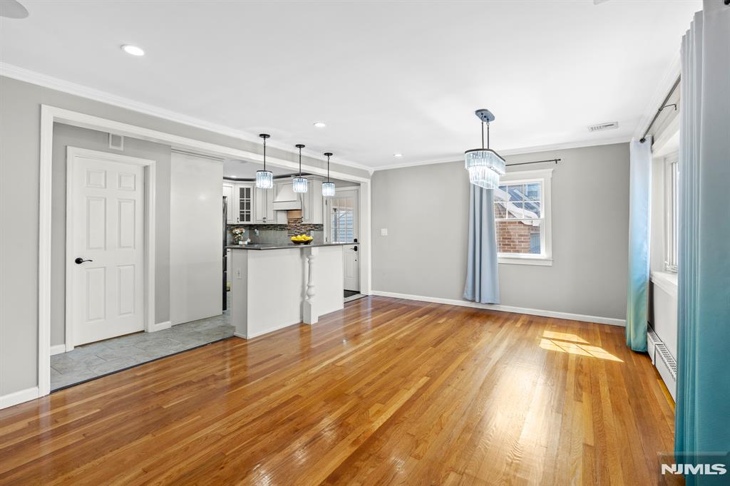 370 Monmouth Avenue
