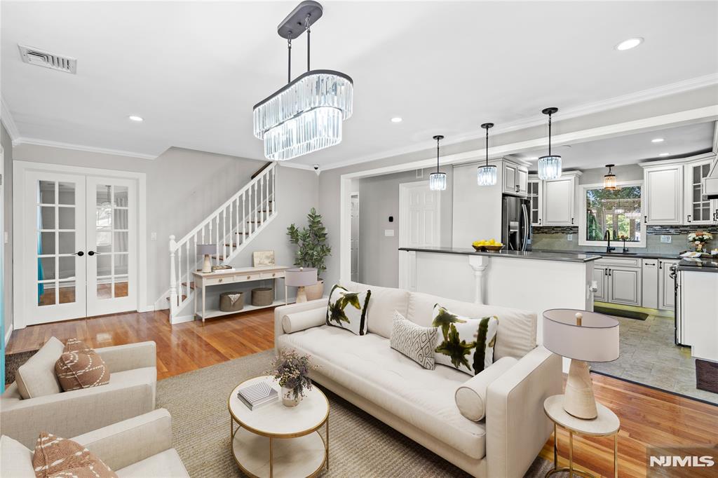 370 Monmouth Avenue