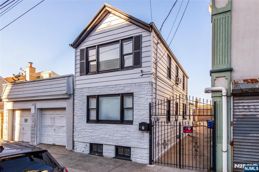 Photo of 7 Calumet Street, Newark, NJ 07105 (MLS # 25037141)