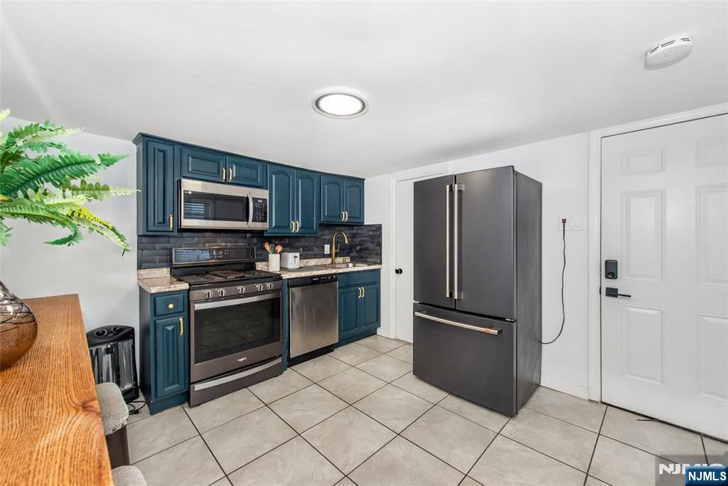 Photo of 7 Calumet Street, Newark, NJ 07105 (MLS # 25037141)