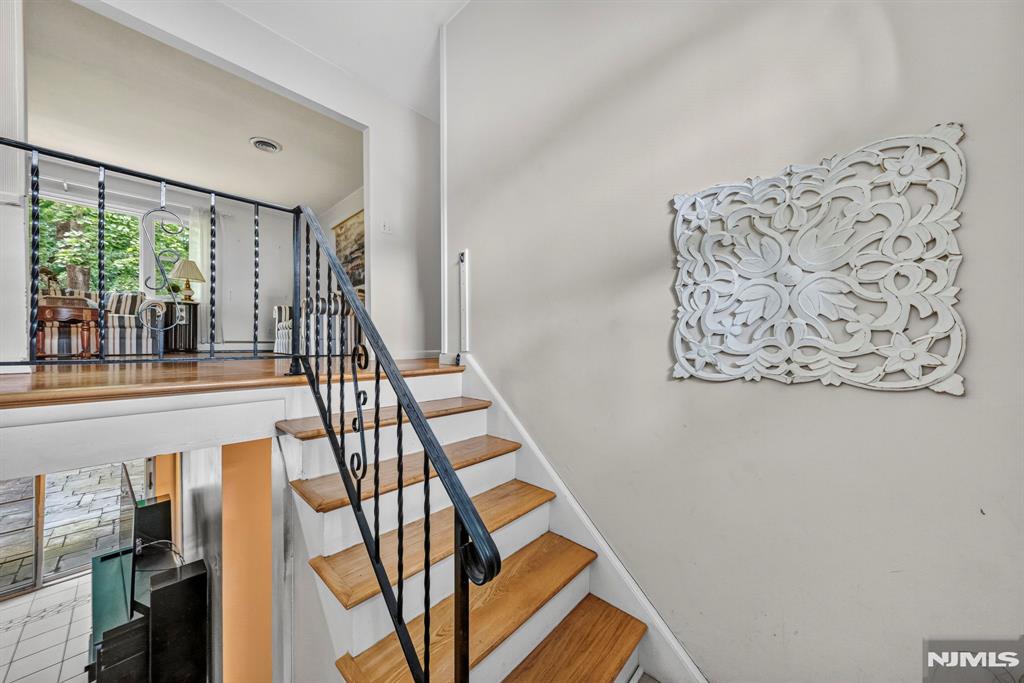 13 Friar Way