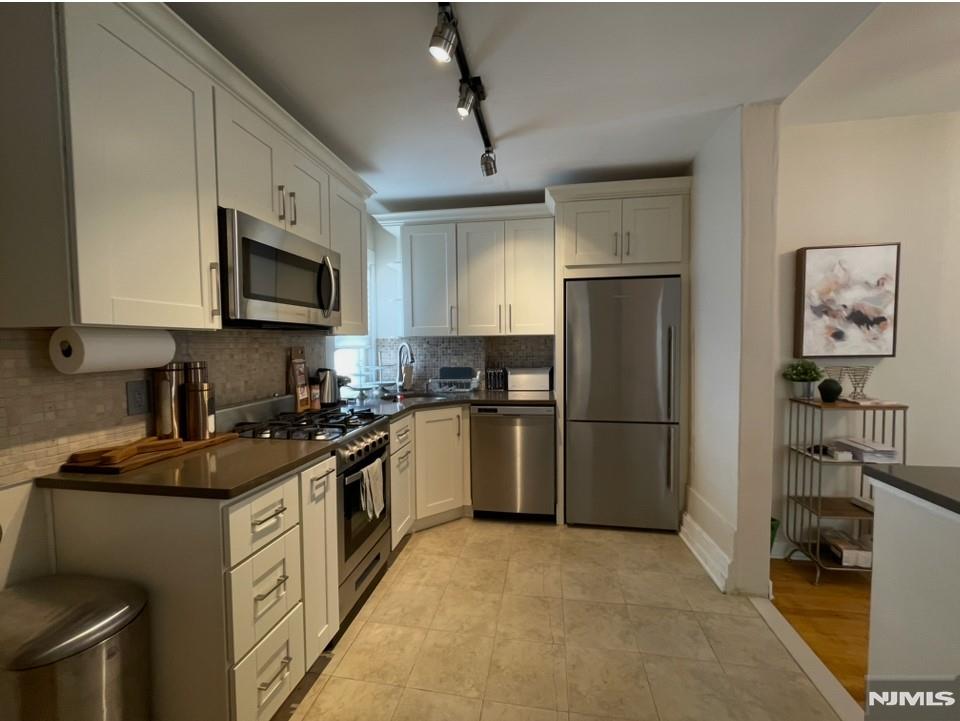 440 Tenafly Road