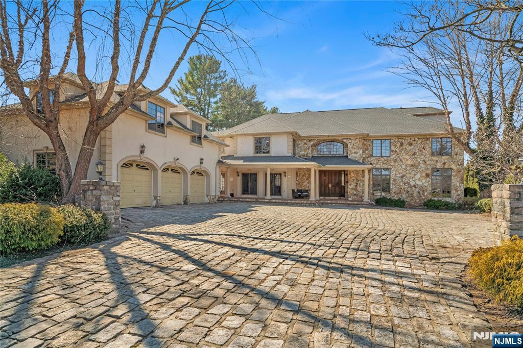 21 Jorgenson Lane, Fairfield, New Jersey - 5 Bedrooms  
5 Bathrooms  
11 Rooms - 