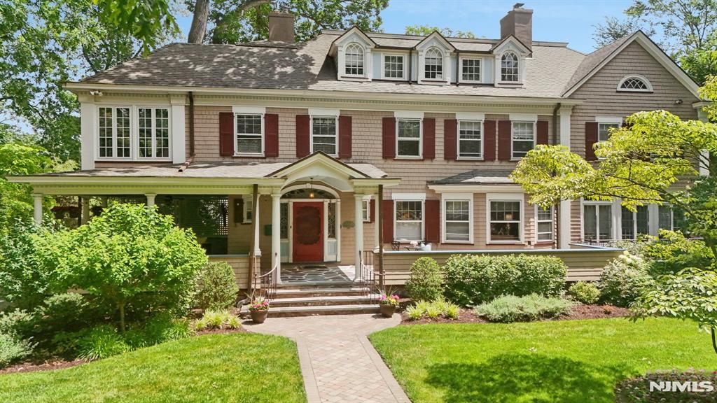 Photo of 29 Hillcrest Road, Glen Ridge, NJ 07028 (MLS # 26008304)