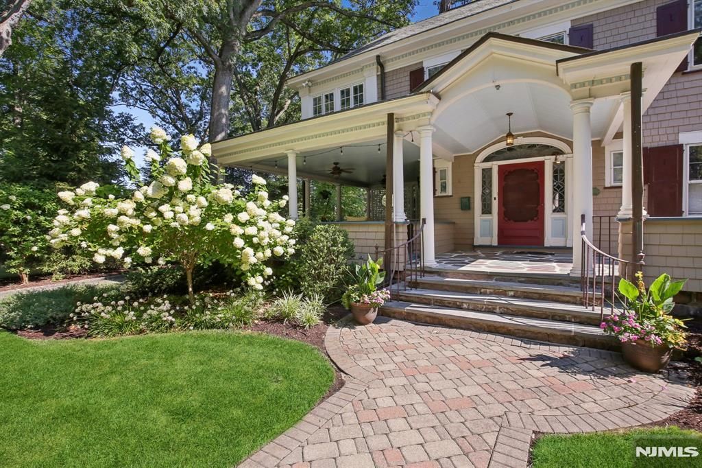 Photo of 29 Hillcrest Road, Glen Ridge, NJ 07028 (MLS # 26008304)