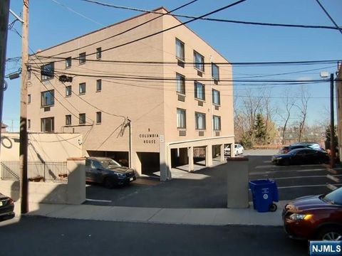 Photo of 9 Columbia Ter #3D, Edgewater, NJ 07020 (MLS # 25043955)