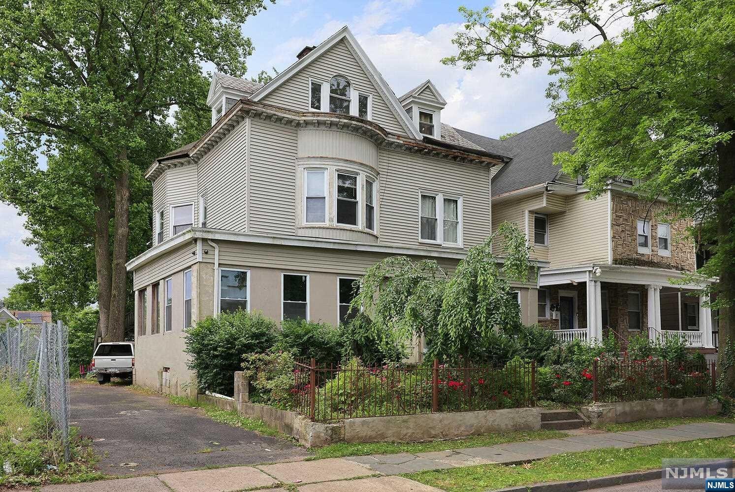 132 S Munn Avenue