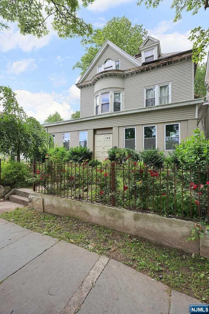 132 S Munn Avenue