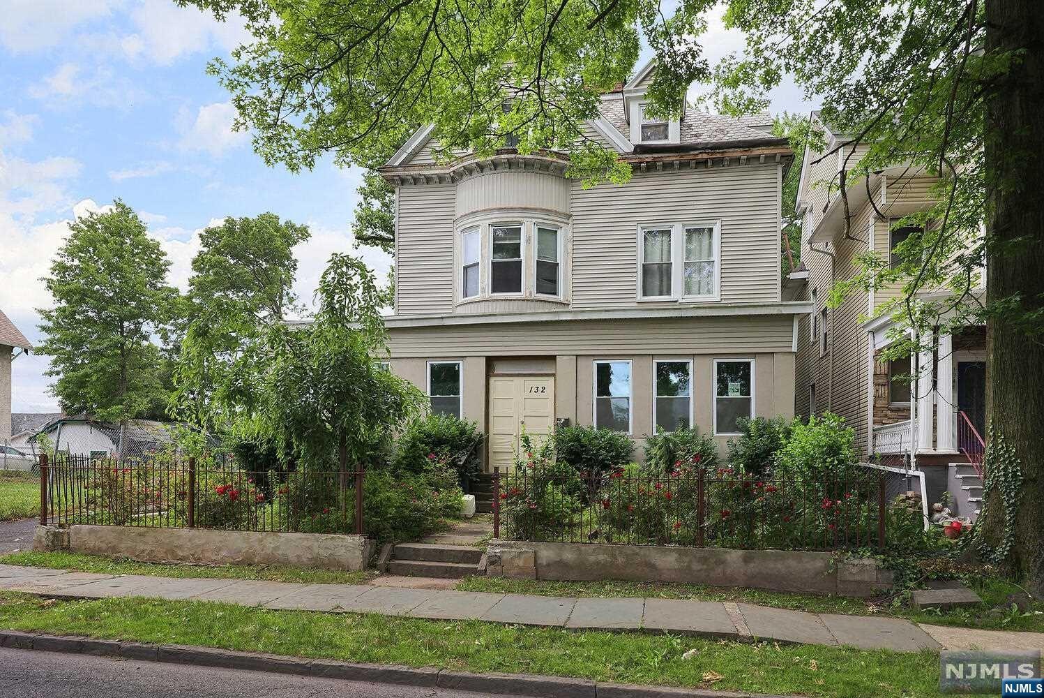 132 S Munn Avenue
