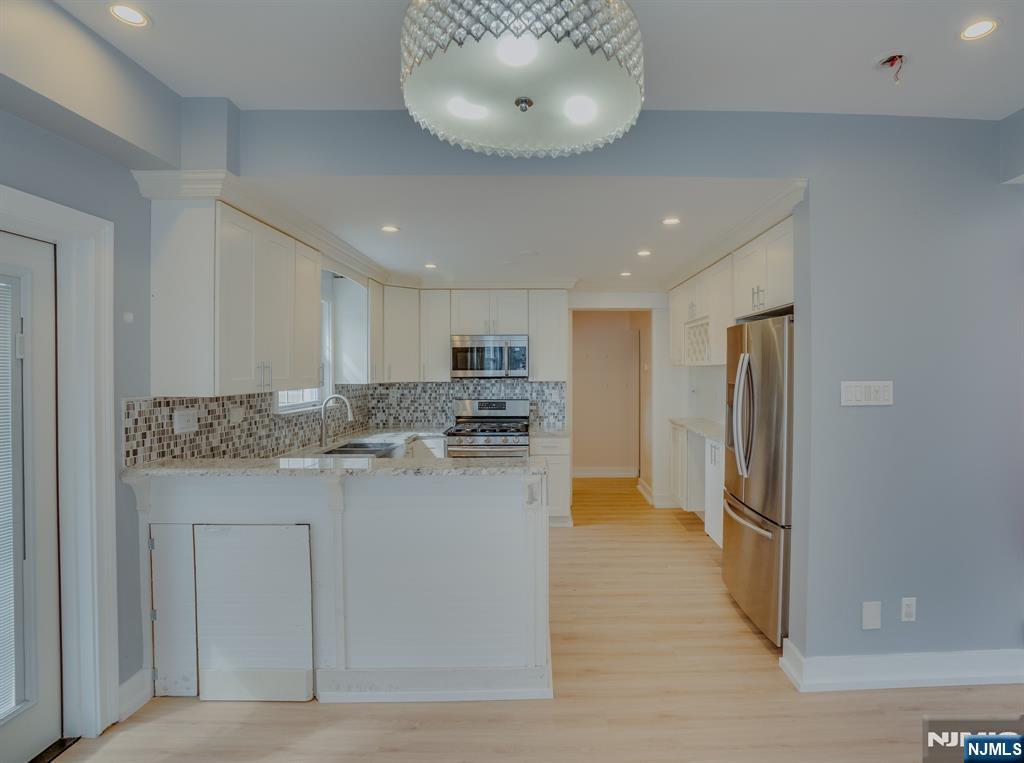 566 2nd Street