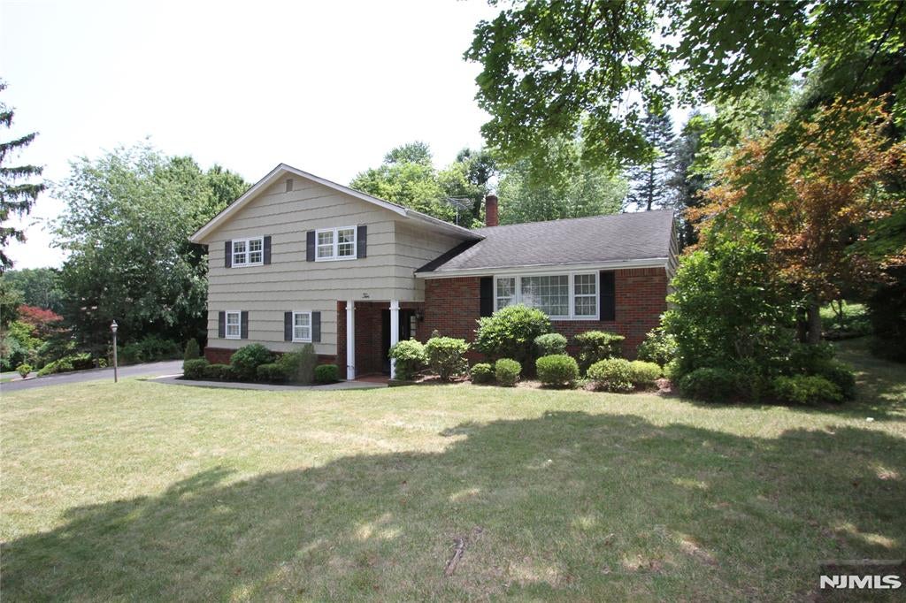 10 Bayberry Drive