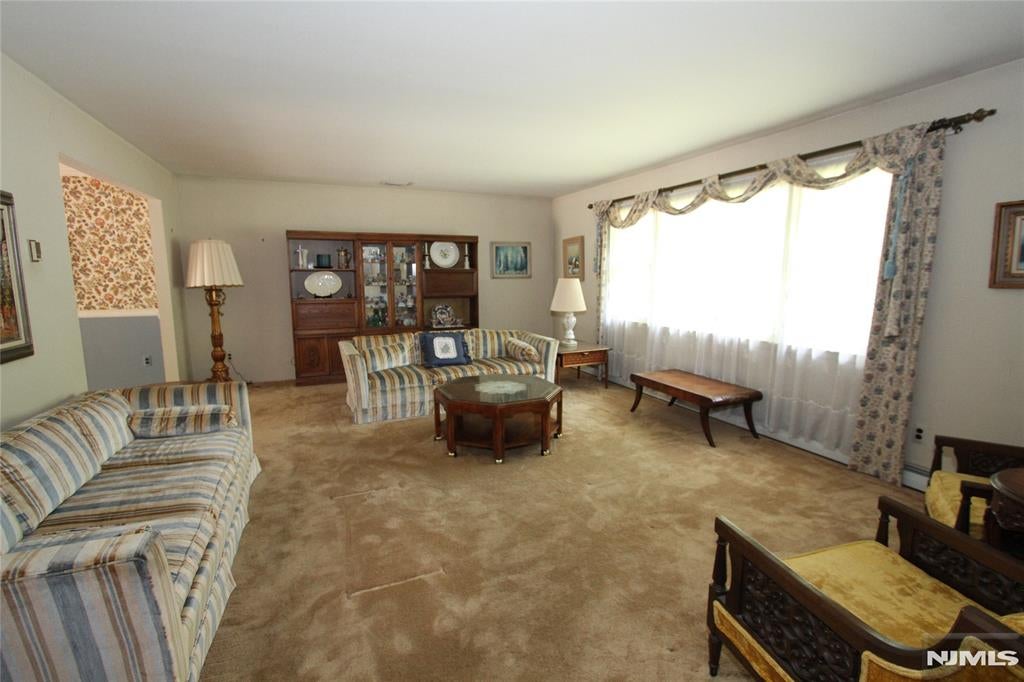10 Bayberry Drive