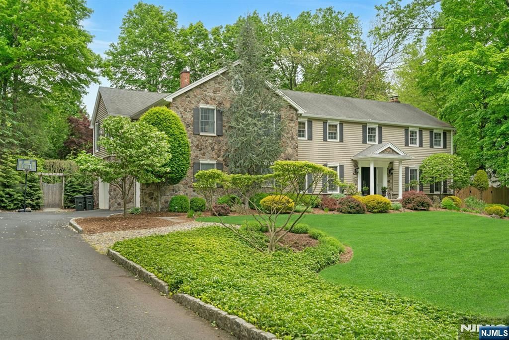 Photo of 48 Hopper Farm Road, Upper Saddle River, NJ 07458 (MLS # 26016787)