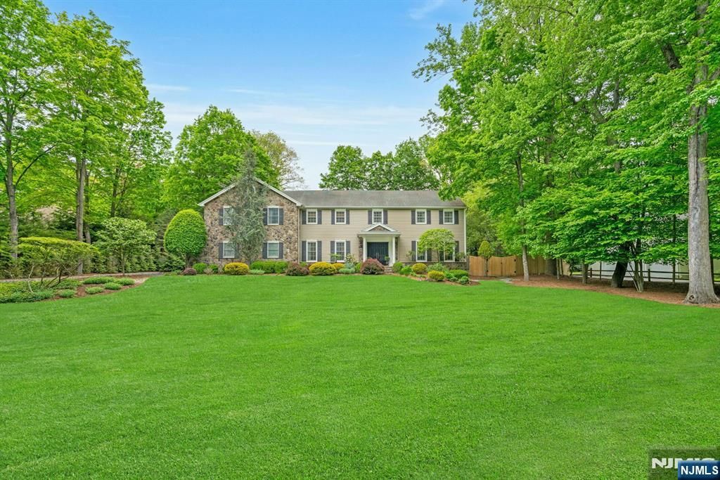 Photo of 48 Hopper Farm Road, Upper Saddle River, NJ 07458 (MLS # 26016787)