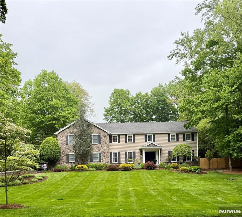 Photo of 48 Hopper Farm Road, Upper Saddle River, NJ 07458 (MLS # 26016787)