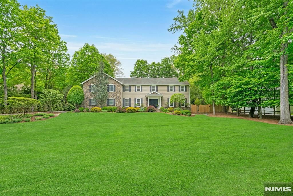 Photo of 48 Hopper Farm Road, Upper Saddle River, NJ 07458 (MLS # 26016787)