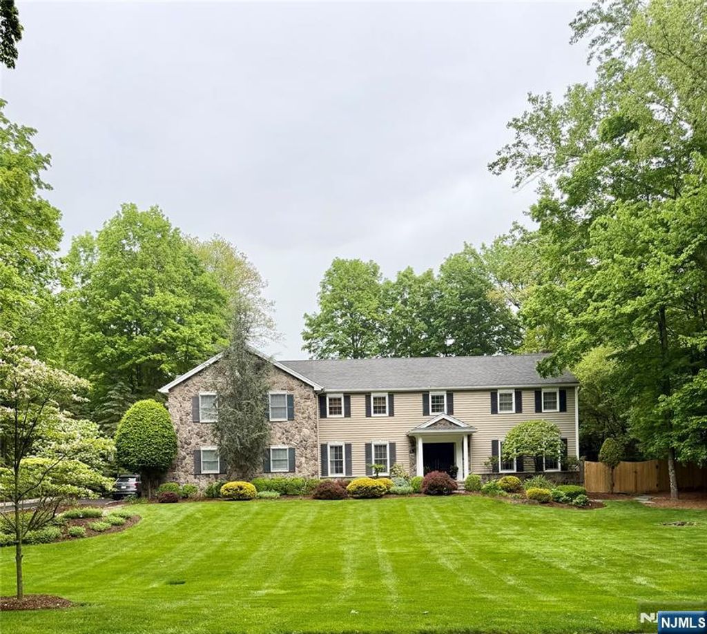 Photo of 48 Hopper Farm Road, Upper Saddle River, NJ 07458 (MLS # 26016787)