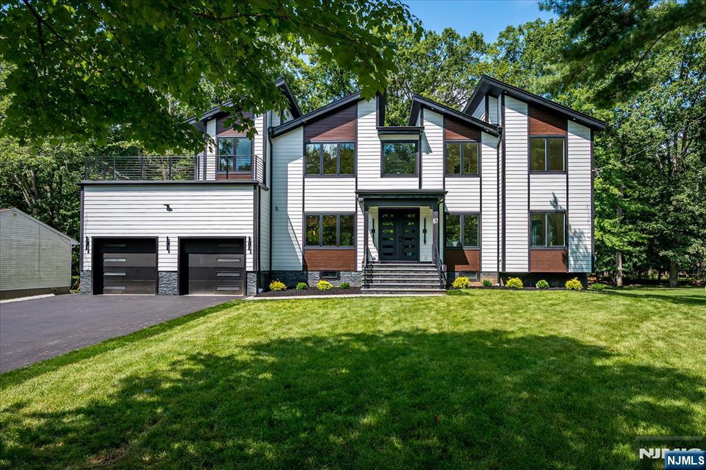 67 Falcon Road