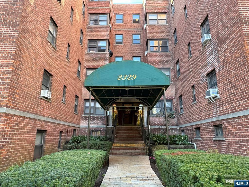 2329 Hudson Terrace C3