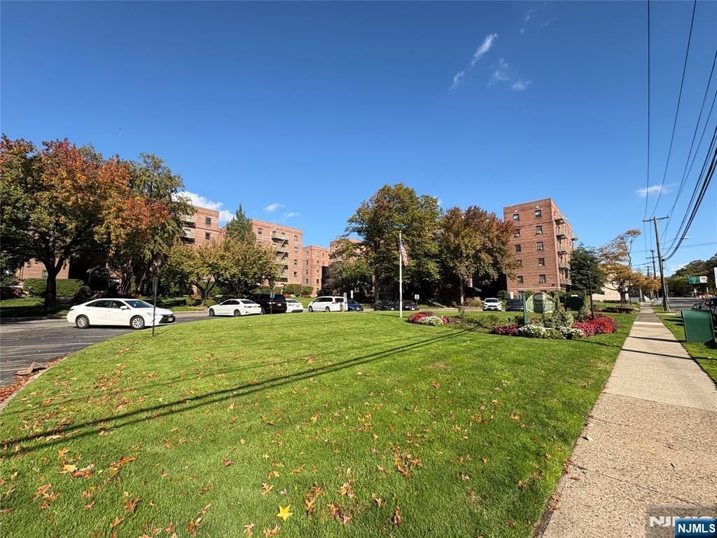 Photo of 2329 Hudson Terrace #C3, Fort Lee, NJ 07024 (MLS # 26011717)