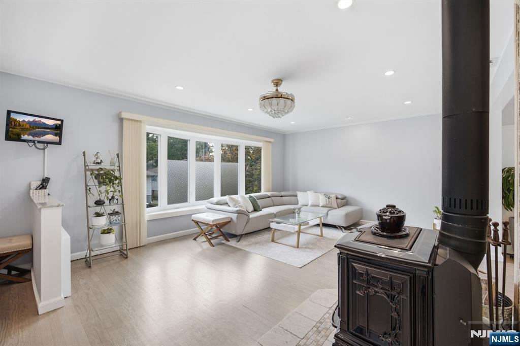 1047 Inwood Terrace