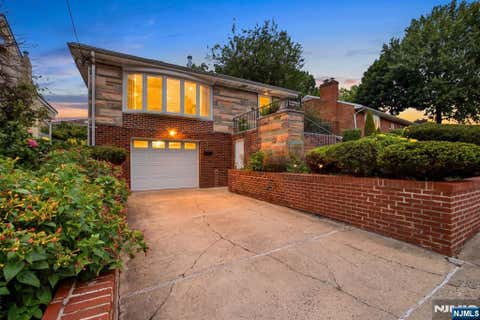 Photo of 1047 Inwood Terrace, Fort Lee, NJ 07024 (MLS # 26031864)