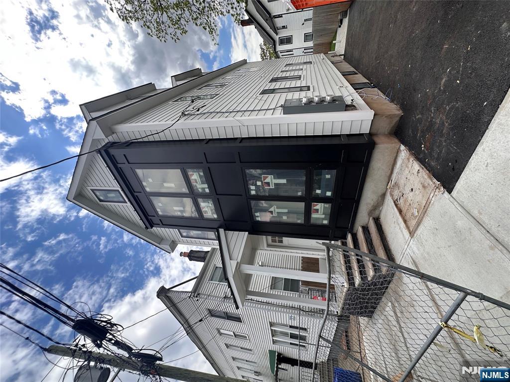 13 New, Montclair, New Jersey - 3 Bedrooms  
2 Bathrooms  
6 Rooms - 