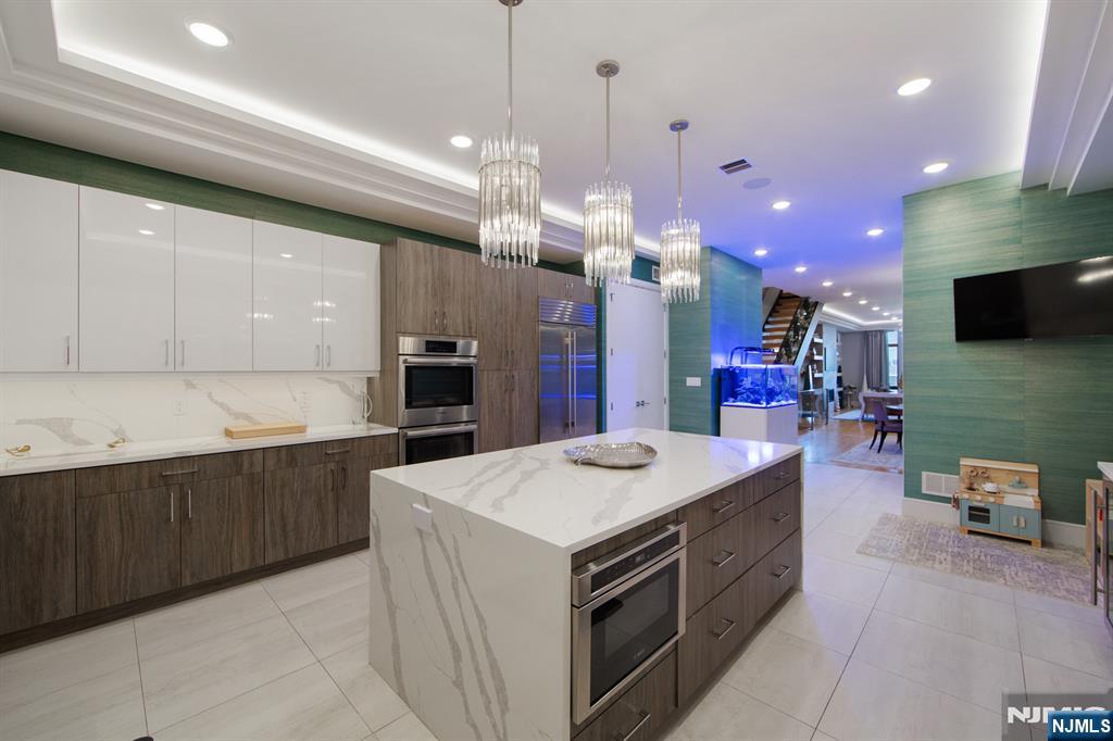 606 Undercliff Avenue 1