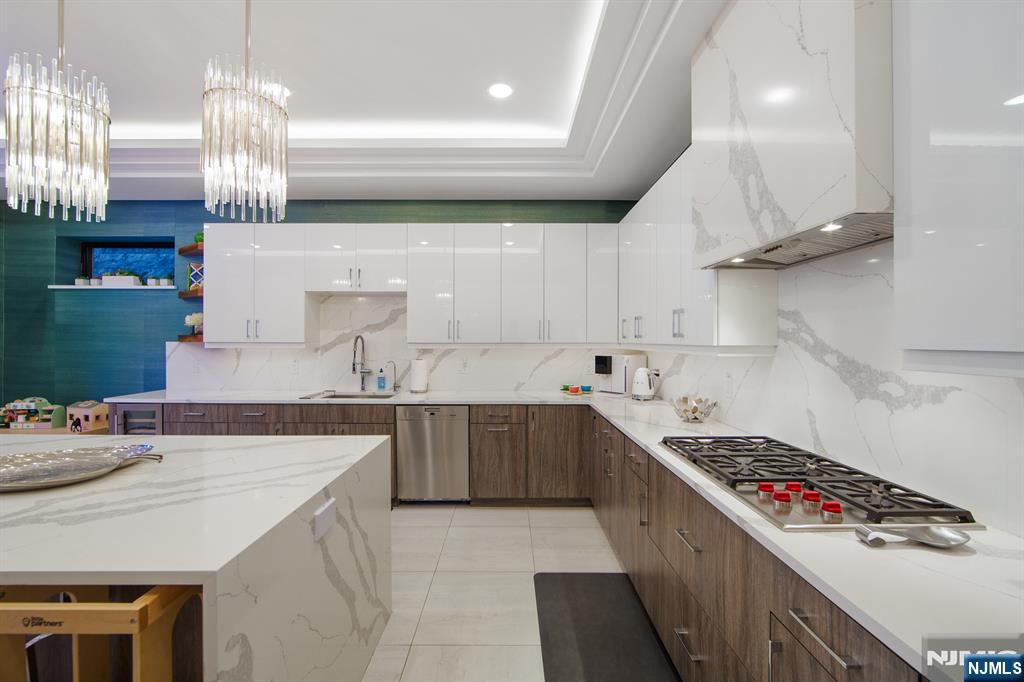 606 Undercliff Avenue 1