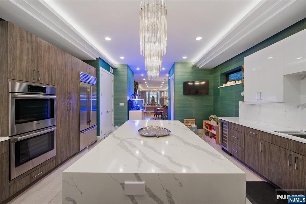 606 Undercliff Avenue 1