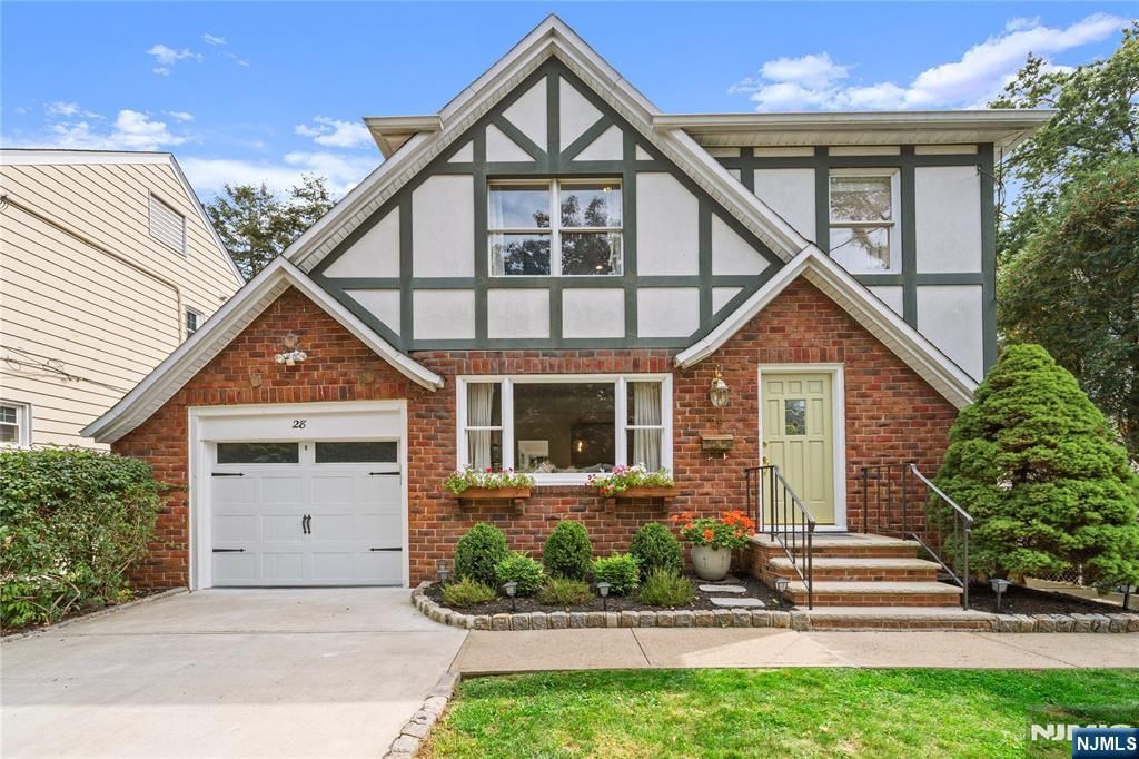 Photo of 28 Mountain Avenue, Bloomfield, NJ 07003 (MLS # 26017311)