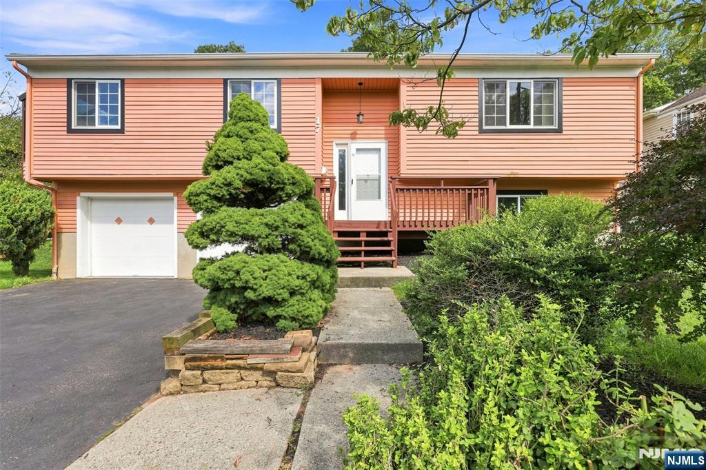17 Lunn Avenue