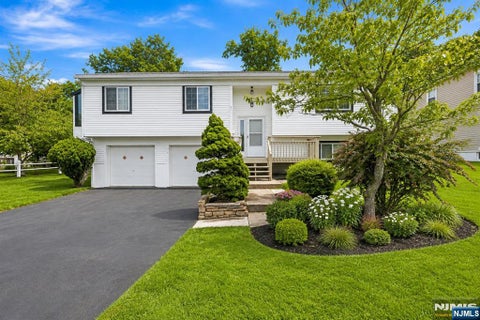 Photo of 17 Lunn Avenue, Bergenfield, NJ 07621 (MLS # 26031096)