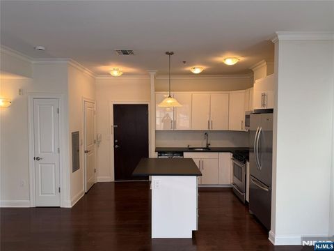 Photo of 2001 Hudson Ter #302, Fort Lee, NJ 07024 (MLS # 26015935)