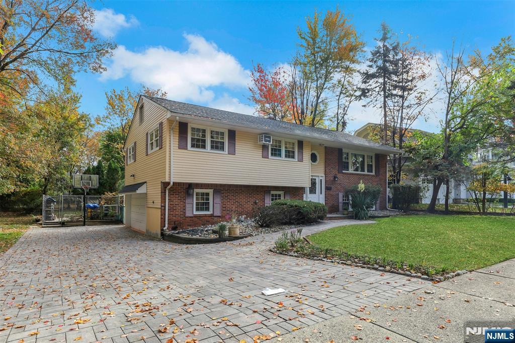 1093 Sheridan Street