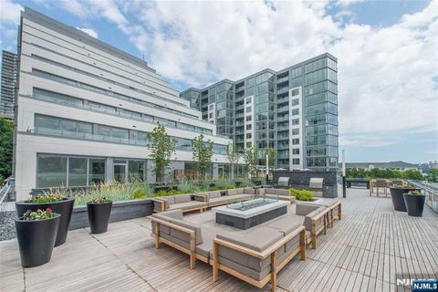 MLS: 25006367