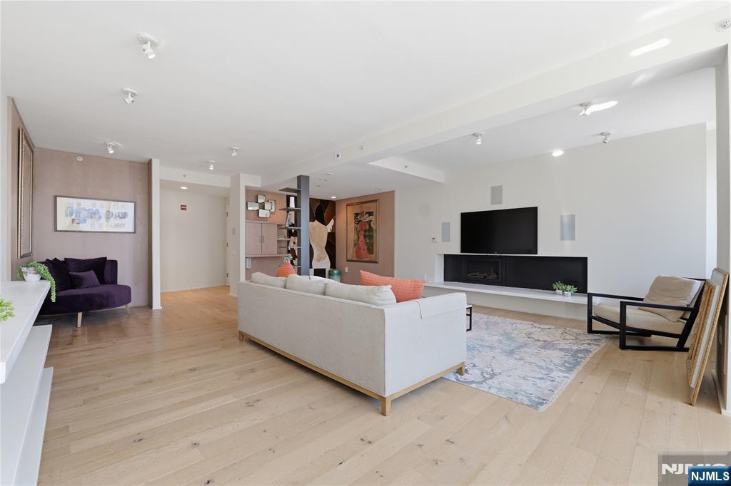 1008 Hudson Park