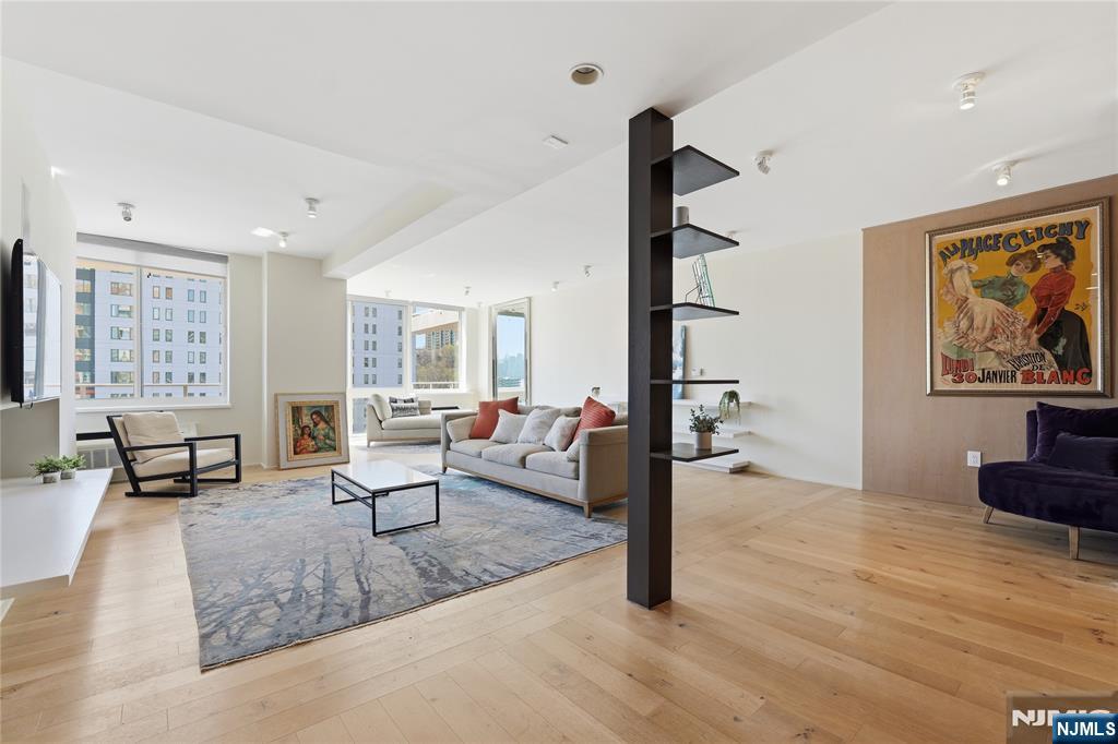 1008 Hudson Park