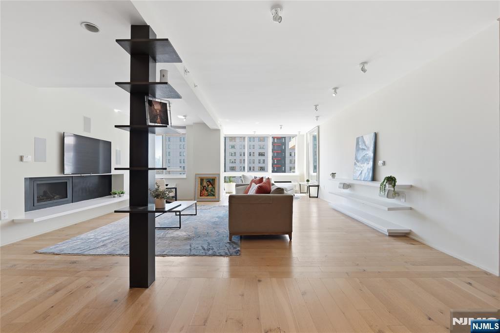 1008 Hudson Park