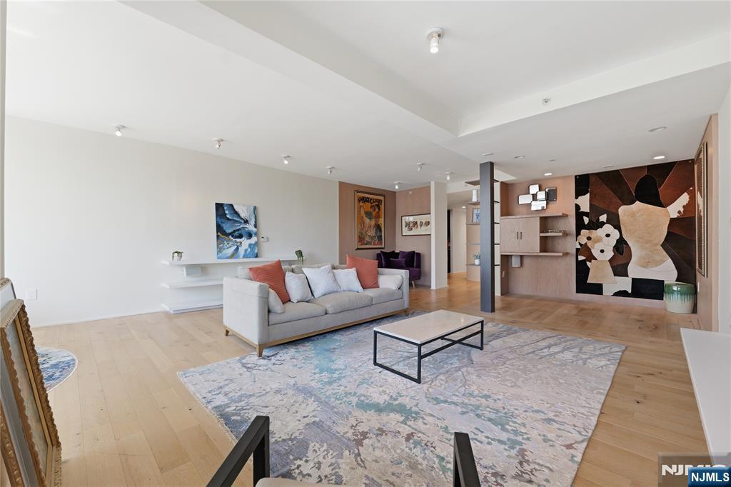 1008 Hudson Park