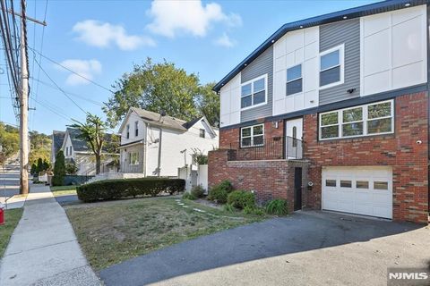 Photo of 740 Edgewater Ave #2, Ridgefield, NJ 07657 (MLS # 25042988)