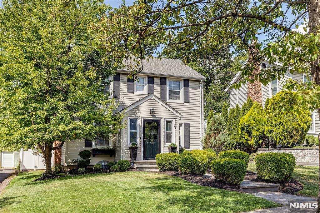 160 Woodland Avenue