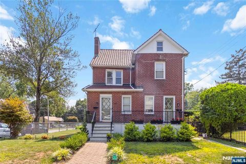 Photo of 106 Park Ave, Cresskill, NJ 07626 (MLS # 25027060)