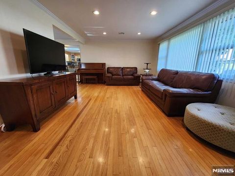 Photo of 19 Ruth Ln, Demarest, NJ 07627 (MLS # 25032035)