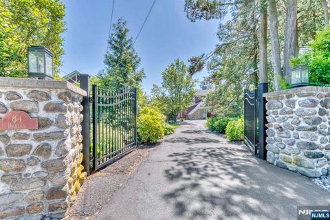 Photo of 84 Highview Avenue, Nanuet, NY 10954 (MLS # 25027522)