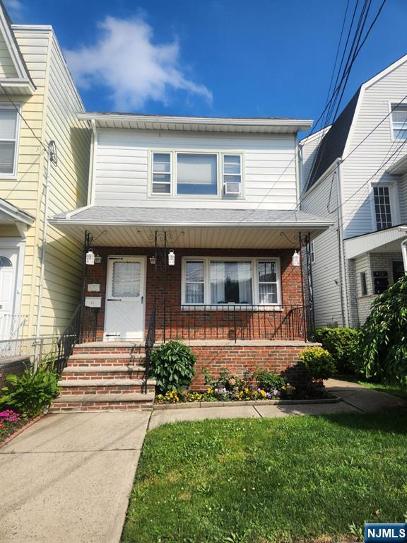 Rental Property at 712 Forest 2, Kearny, New Jersey - Bedrooms: 2 
Bathrooms: 1 
Rooms: 5  - $2,100 MO.