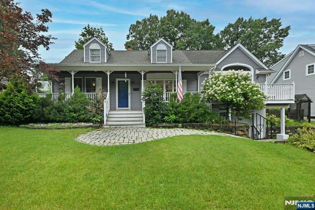 Photo of 211 Spruce Street, Midland Park, NJ 07432 (MLS # 26025549)