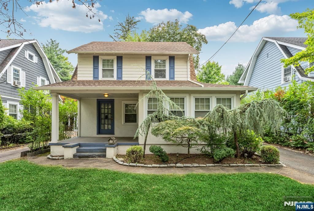 Photo of 237 Goffle Road, Ridgewood Village, NJ 07450 (MLS # 25037228)