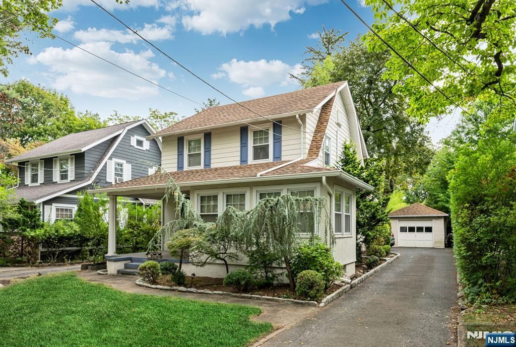 Photo of 237 Goffle Road, Ridgewood Village, NJ 07450 (MLS # 25037228)