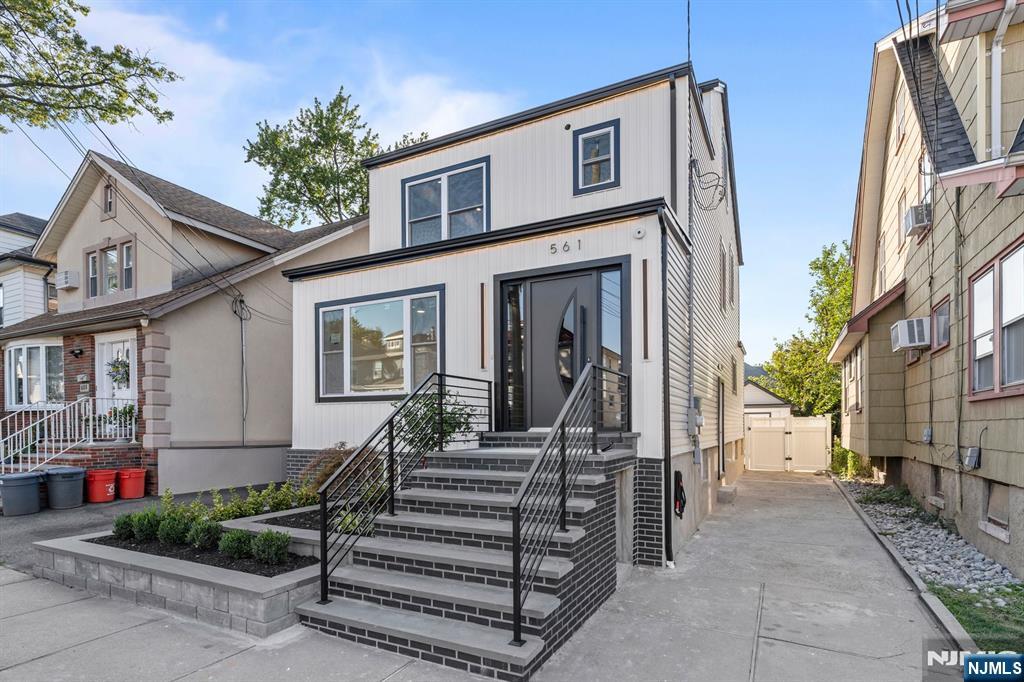 561 Olympia Avenue